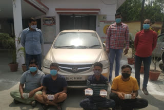 Noida police arrested looters