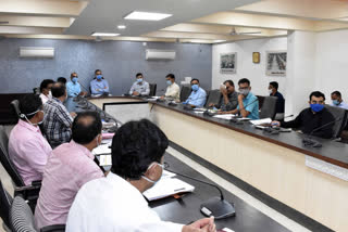પાલનપુરમાં કોરોના મામલે જિલ્લા પ્રભારી સચિવ વિજય નહેરાના અધ્યક્ષસ્થાને અધિકારીઓની બેઠક યોજાઇ