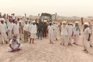 Villagers protest on gravel mining, बजरी खनन पर ग्रामीणों का प्रदर्शन