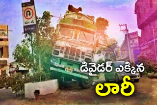lorry accident, lorry accident in jagtial