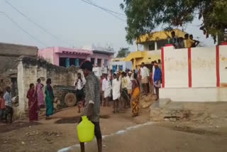 ysrcp leaders not allowing voter to cast thier vote at devanakonda