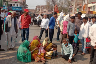 Family members did a deed by placing a corpse on the road