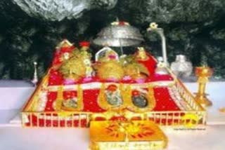 Banning of offering Prasad and  tilak in front of Vaishno Devi's pindis