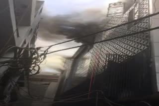 Dilshad Garden Industrial Area.  fire incidents in delhi  dilshad garden industrial area delhi  fire in dilshad garden industrial area delhi  दिलशाद गार्डन औद्योगिक क्षेत्र में आग  दिल्ली में कारखाने में लगी आग