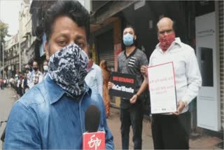 ممبئی: لاک ڈاؤن کے خلاف ہوٹل مالکان اور ملازمین کا مظاہرہ