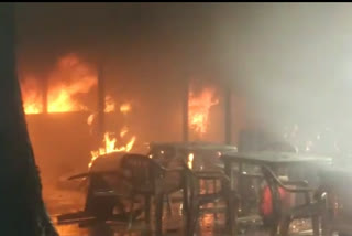 Heavy fire in liquor shop in Gwalior, millions of goods burnt to ashes