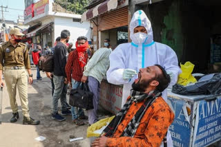 Tourists coming to Kashmir by road will undergo tests  Kashmir  Tourists  by road  Covid  covid test  corona virus  കശ്മീരിലെത്തുന്ന വിനോദസഞ്ചാരികള്‍ക്ക് ഇനി കൊവിഡ് പരിശോധന നിര്‍ബന്ധം  കശ്മീര്‍  വിനോദസഞ്ചാരികള്‍  കൊവിഡ്  കൊവിഡ് പരിശോധന  ശ്രീനഗർ ഡെപ്യൂട്ടി കമ്മീഷണർ മുഹമ്മദ് ഐജാസ് ആസാദ്