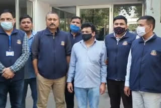 Vigilance caught executive engineer red handed in ghaziabad