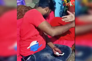 Rowdy Sheeter beaten, Rowdy Sheeter beaten to wife lover, Rowdy Sheeter beaten to wife lover in Mandya, Mandya crime news, ರೌಡಿ ಶೀಟರ್​ನಿಂದ ಹಲ್ಲೆ, ಹೆಂಡ್ತಿ ಲವರ್ ಮೇಲೆ ರೌಡಿ ಶೀಟರ್​ನಿಂದ ಹಲ್ಲೆ, ಮಂಡ್ಯದಲ್ಲಿ ಹೆಂಡ್ತಿ ಲವರ್ ಮೇಲೆ ರೌಡಿ ಶೀಟರ್​ನಿಂದ ಹಲ್ಲೆ, ಮಂಡ್ಯ ಅಪರಾಧ ಸುದ್ದಿ,