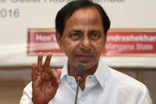 Vaccinate all frontline workers within week  says Telangana CM  ഹൈദരാബാദ്  തെലങ്കാന  തെലങ്കാന കൊവിഡ് കേസുകള്‍  കൊവിഡ് 19  കൊവിഡ് വാക്‌സിനേഷന്‍  Telangana CM  K Chandrashekhar Rao  കെ. ചന്ദ്രശേഖര്‍ റാവു  covid 19 in telegana