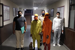 two robbers arrested in delhi  crime incidents in delhi  crime news from delhi  delhi robbery incidents  दिल्ली में लुटेरे गिरफ्तार  दिल्ली में आपराधिक घटनाएं  दिल्ली में लूट की वारदात