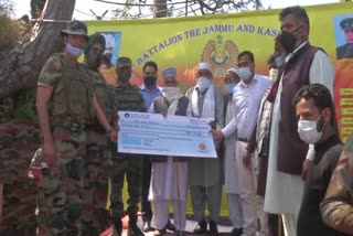 Indian Army donates Rs 1 lakh for pucca shade to Dargah in Poonch  Indian Army donates Rs 1 lakh  Dargah in Poonch  ഇന്ത്യന്‍ സൈന്യം  പൂഞ്ചിലെ പിർ ബാബ ദര്‍ഗ  മതസൗഹാര്‍ദം