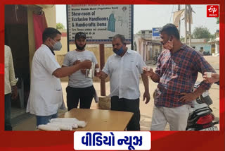 ભુજ તાલુકાના ભુજોડી ગામે ઉકાળાનું વિતરણ