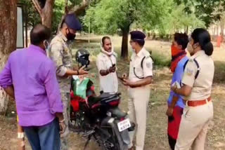 traffic-police-started-mask-checking-campaign-in-bokaro