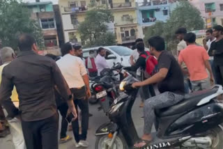 car rider beat up child on the road in ghaziabad