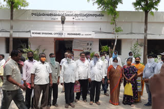 farmers protest at husnabad rdo office on Construction of link canals