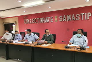 DM holds meeting regarding covid-19 infection and flood in Samastipur