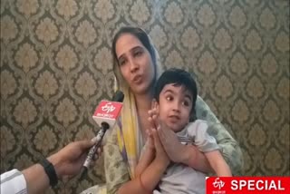 A 3 old child mother appeal to save the life of her child in Noida