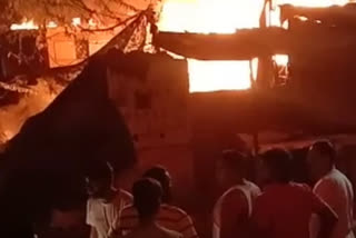 fire incidents in delhi  fire in mangolpuri delhi  illegal godown in mangolpuri delhi  illegal godown fire incidents  गोदाम में भीषण आग  दिल्ली में आग की घटनाएं  गोदाम में लगी आग दिल्ली