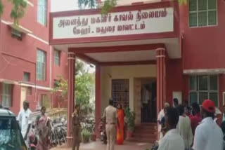 காவல் நிலையம் முன்பு தீக்குளிக்க முயன்ற மாற்றுத்திறனாளி கர்ப்பிணி