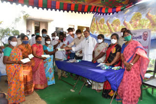 kalyana lakshmi cheques distribution, gandra venkata ramana reddy