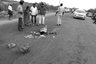 road accident in vatti cherukuru mandal, woman died while lorry hit