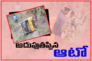 one dead and six injured in road accident at devarapally-pinakota road