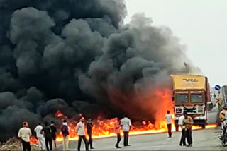 A running truck caught fire at Hingoli of Maharashtra