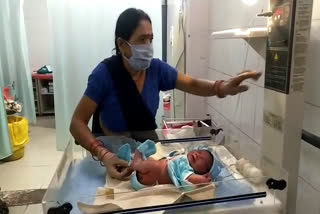 woman-gave-birth-to-baby