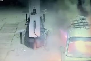 fire breaks out in omni car at petrol bunk