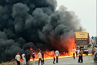 A running truck caught fire at Hingoli of Maharashtra