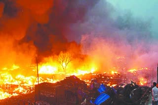 आजमगढ़ में आग लगने से 70 झोपड़ियां राख