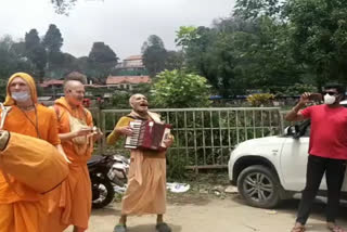 ram devotees visited kodaikanal from russia dance in public