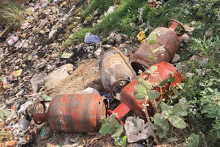 fire break out due to gas cylinder leaking