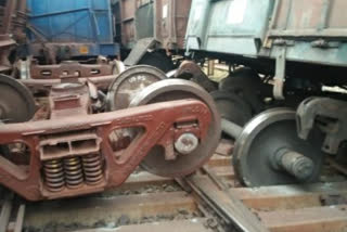 goods train derailed in seraikela