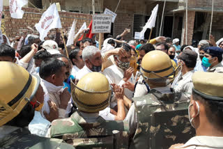 Bhiwani Employees laid siege to the residence of Agriculture Minister JP Dalal over their demands