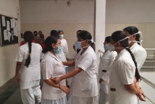 महामाया राजकीय एलोपैथिक मेडिकल कॉलेज में स्टाफ नर्सों का हंगामा .