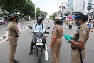 കേരളത്തിൽ കർശന നിയന്ത്രണങ്ങൾക്ക് സാധ്യത  കൊവിഡ് നിയന്ത്രണം  ജില്ലയിലെ കേസുകൾ 200 കടക്കുന്നു  പൊലീസ് മേധാവി അടക്കമുള്ള ഉദ്യോഗസ്ഥർ  കേരളത്തിൽ കർശന നിയന്ത്രണം  Possibility of strict restrictions in Kerala  covid restrictions  more restrictions in kerala  covid restrictions  cheif secretary meeting