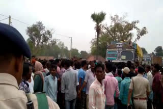 Two died in Jamtara due to bus and truck collision
