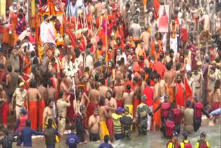 kumbh: Akharas  sadhus take part in second 'shahi snan' at Har Ki Pauri  കുംഭമേള  ഷാഹി സ്‌നാനം  രണ്ടാം ഷാഹി സ്‌നാനം  കുംഭമേള ഷാഹി സ്‌നാനം  ഹരിദ്വാർ  ജ്ഞാനേന്ദ്ര വീർ വിക്രം സിംഗ്  kumbh  kumbh second 'shahi snan  second 'shahi snan  'shahi snan  kumbh 'shahi snan