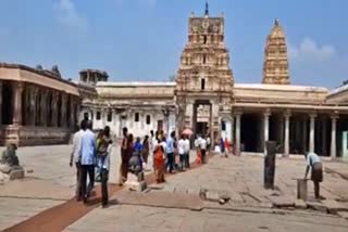 Devotees Received Hampi Virupakshashwar Darshan