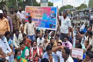 MLA SN Narayanaswamy supported the transport workers strike