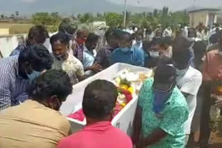 body of  late Srivilliputhur Congress candidate Madhavarao was laid to rest in his hometown