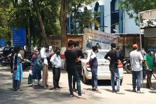 Long queues outside JP hospital