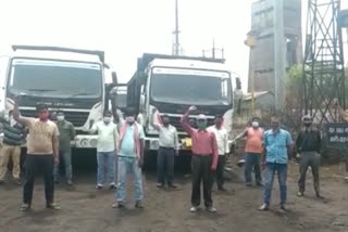 Contract workers of SAIL protest against management in dhanbad