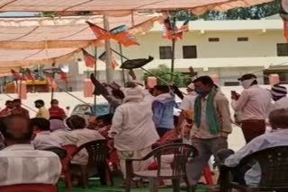 Kisan Union leaders showed black flags, केंद्रीय मंत्रियों को दिखाए काले झंडे