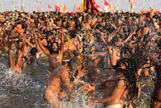 Lakhs take dip in Ganga on shah snan amid rising coronavirus cases