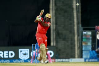 Gayle, first batsman to hit 350 sixes in IPL