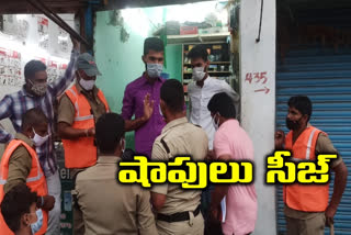 two mobile shops seized by municipal officers do not follow the covid instructions