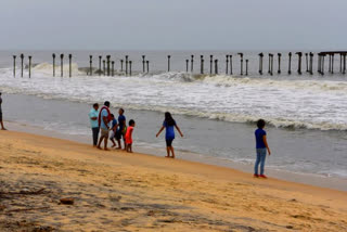 കൊവിഡ് വ്യാപനം  ആലപ്പുഴയില്‍ നിയന്ത്രണം കടുപ്പിക്കുന്നു  കൊവിഡ് 19  ആലപ്പുഴ  ആലപ്പുഴ വാര്‍ത്തകള്‍  covid restriction imposed in alappuzha  alappuzha latest news  restriction on beaches till 7pm on saturday and holidays